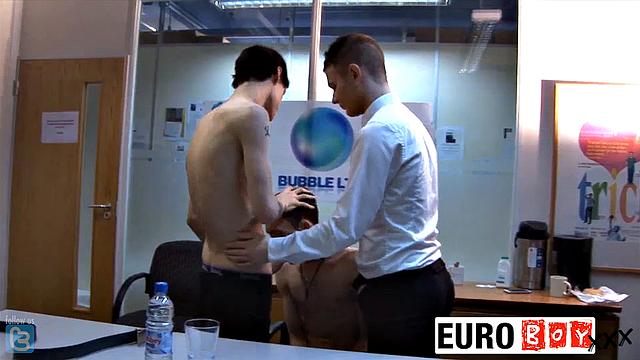 Bareback Business Twink 3-Way Fuck - Aaron Aurora, Shaun Mann &amp;amp;amp; Skye Romeo