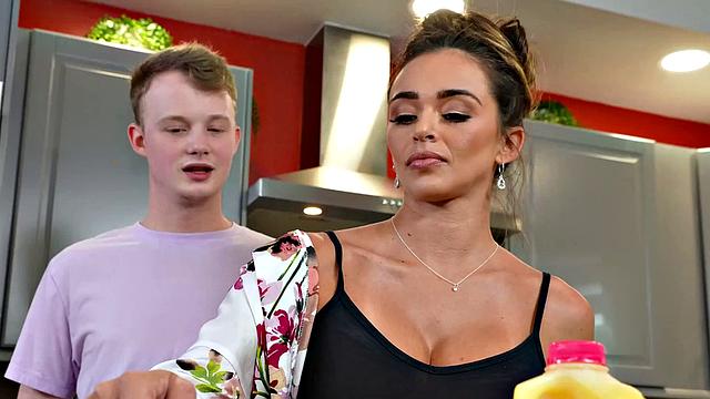 стол не мешает джимми приставать к мачехе за завтраком