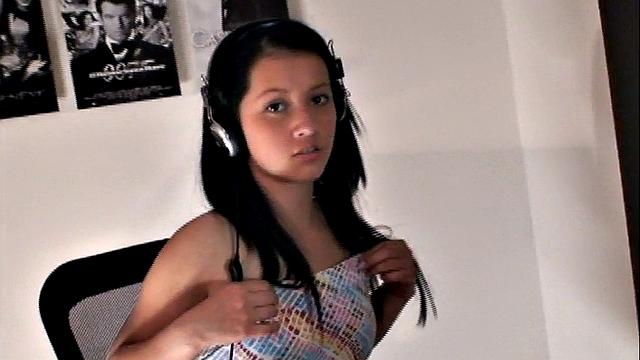 Horny solo DJ babe masturbates