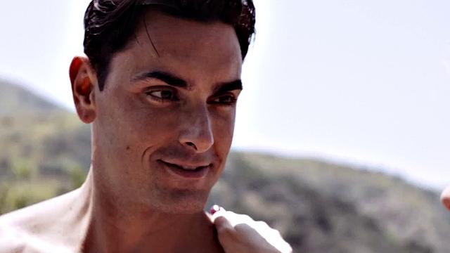 Sexy blonde gets pussylicking by BFF