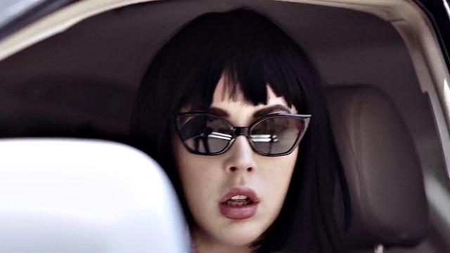 Sexy blonde gets pussylicking by BFF