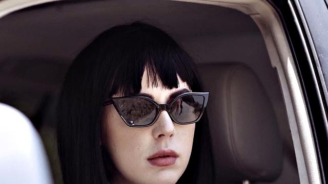 Sexy blonde gets pussylicking by BFF