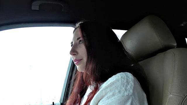 Innocent lady with natural身uts