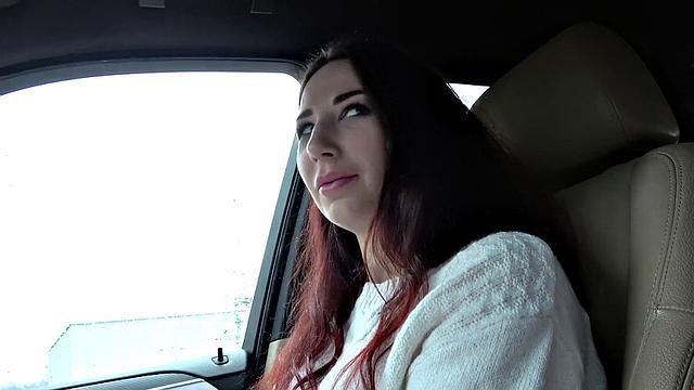 Innocent lady with natural身uts