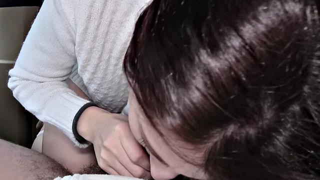 Innocent lady with natural身uts