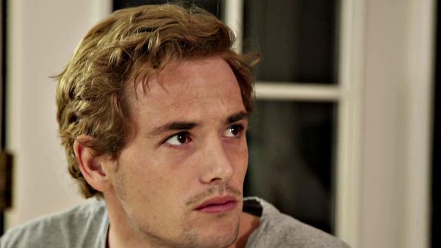 1000Facials - Hot Babe Tries VR And Ends Up Sucking Cock