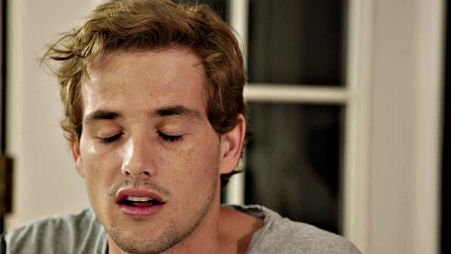 1000Facials - Hot Babe Tries VR And Ends Up Sucking Cock