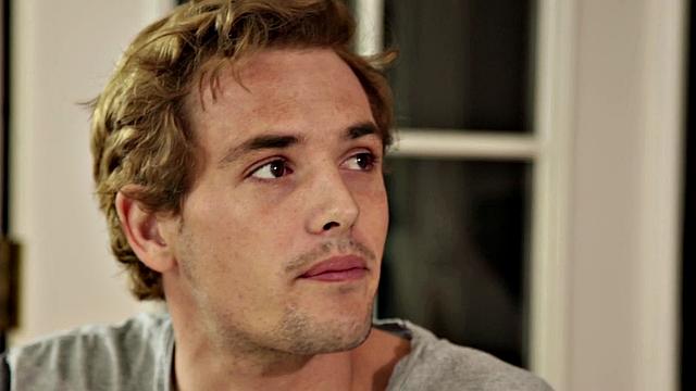 1000Facials - Hot Babe Tries VR And Ends Up Sucking Cock