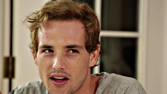 1000Facials - Hot Babe Tries VR And Ends Up Sucking Cock