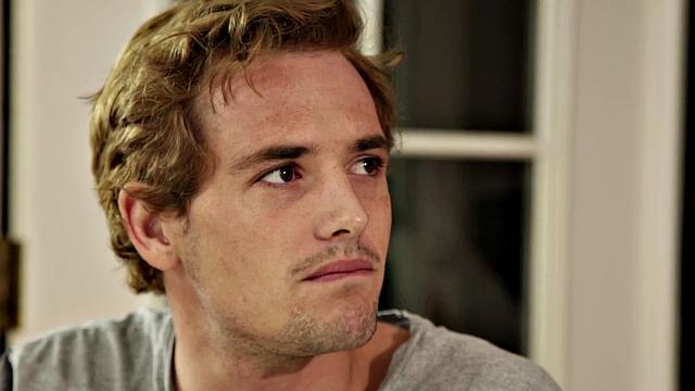 1000Facials - Hot Babe Tries VR And Ends Up Sucking Cock