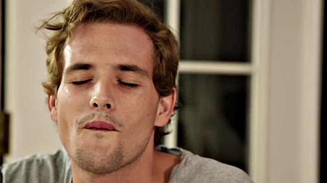 1000Facials - Hot Babe Tries VR And Ends Up Sucking Cock