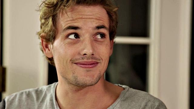 1000Facials - Hot Babe Tries VR And Ends Up Sucking Cock