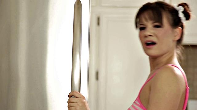 1000Facials - Hot Babe Tries VR And Ends Up Sucking Cock