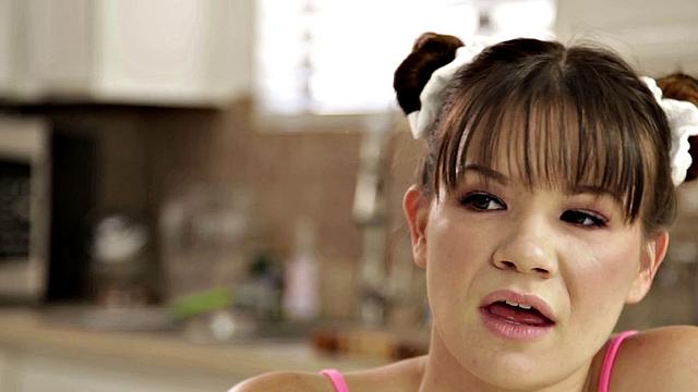 1000Facials - Hot Babe Tries VR And Ends Up Sucking Cock