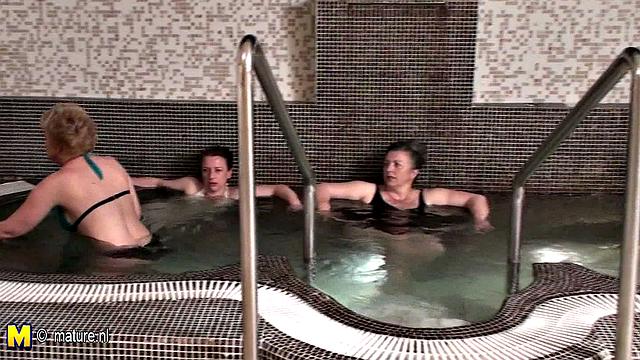сауна для милф: парят, сосут, шутят круче всех