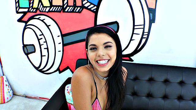 Deep-throat Delivery Gina Valentina