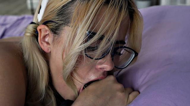 Nicole's Kinky Anal Show