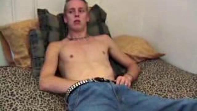 Roar Jacks Off With Dildo