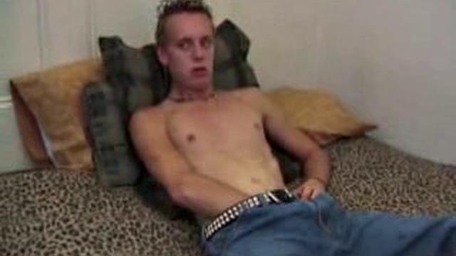 Roar Jacks Off With Dildo