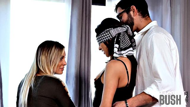 Stunning babes cockriding hard in 4some