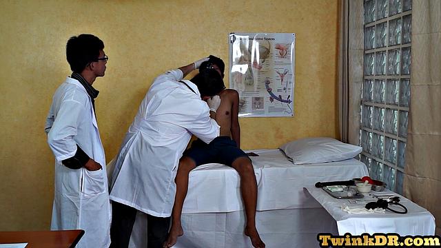 Skinny asian analized by 2 doc