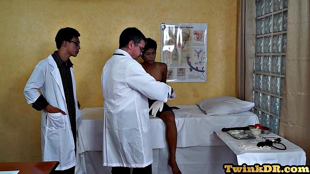 Skinny asian analized by 2 doc