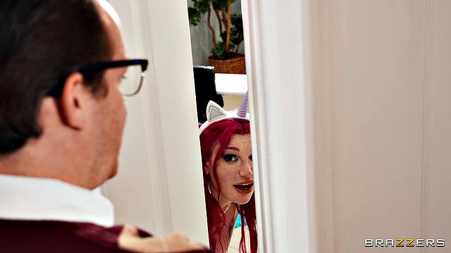 Sexy Streamer Loves Unicorns And Dicks, Not That Order