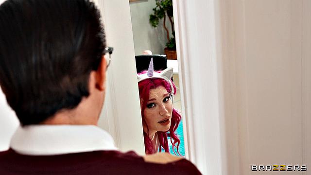 Sexy Streamer Loves Unicorns And Dicks, Not That Order