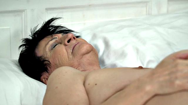 Saggytit gilf pussylicked and fucked in erotic encounter