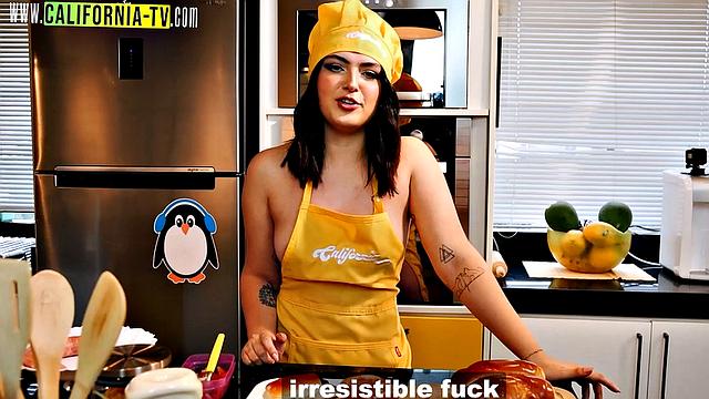 Clara Wellen, Brazilian influencer, caught opening the door naked for motorcycle courier