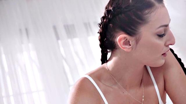 две лесби поцеловались и перешли к поеданию киски