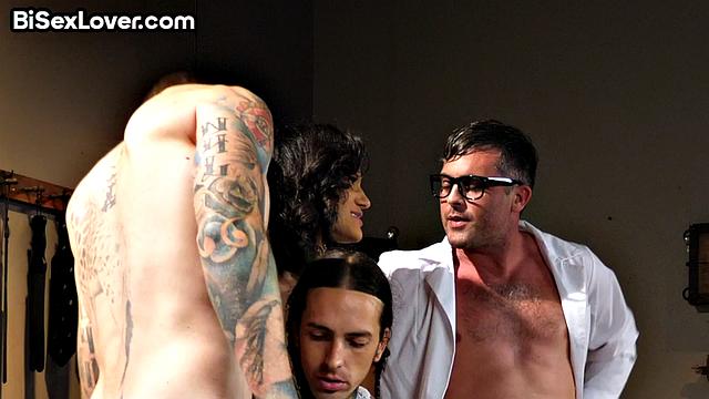 Bisexual bae fucked in threesome