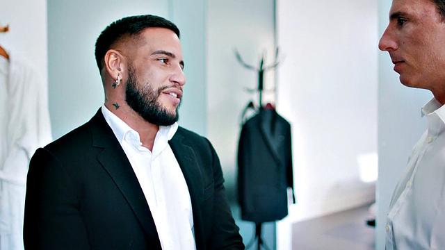 Athletic jocks enjoy passionate bareback after kissing