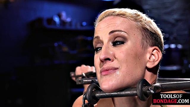 Sub babe satisfies master