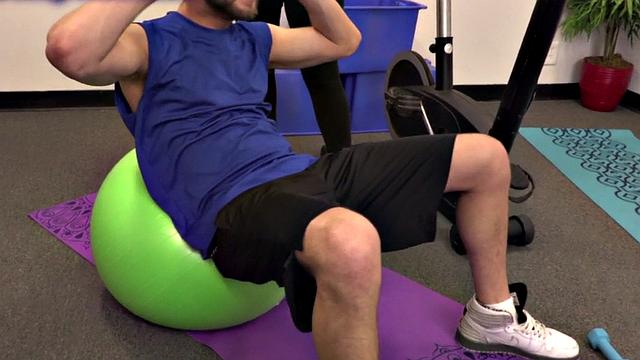 Big booty housewife fucks personal trainer at the gym