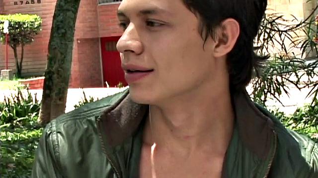 Skinny little Anderson has the hots for Duval and can't wait to get into his pants. Once they are behind closed doors he wastes little time getting the boy naked and sucking his big uncut cock.