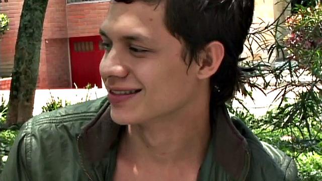 Skinny little Anderson has the hots for Duval and can't wait to get into his pants. Once they are behind closed doors he wastes little time getting the boy naked and sucking his big uncut cock.