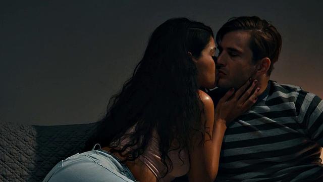 Deepthroating babe with pierced nipples gets fucked