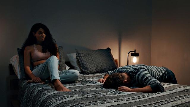 Deepthroating babe with pierced nipples gets fucked