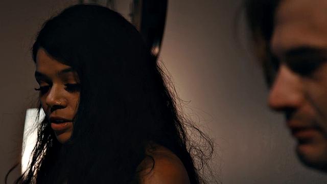 Deepthroating babe with pierced nipples gets fucked