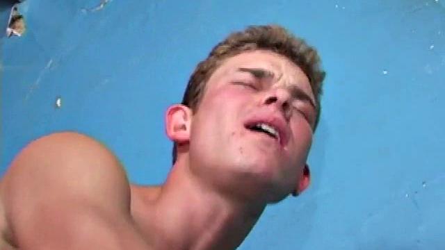 Rodrigo Lobo finds his way to the bar where twink Antonio Gallvam is having a water to cool down. Unashamed, Antonio silently flirts with the hunk.