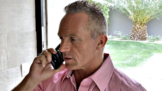 наказание перерастает в жаркий групповуху на диване