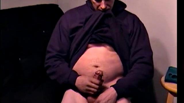 Гей-камера ловит стоны Мэйсона во время мощного дрочева и спермы на финише.