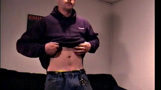 Гей-камера ловит стоны Мэйсона во время мощного дрочева и спермы на финише.