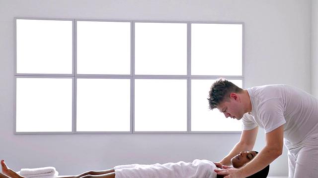 Erotic Ebony babe fucked on oiled massage by masseur