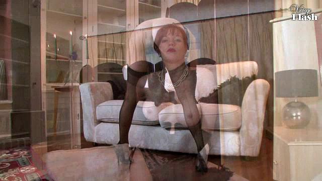 Holly Kiss - lady, all in black!