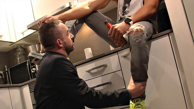 Latino fucking bareback. - Coffee Bareback Break