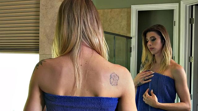 Bigtit trans babe pumping bf's butt before switching