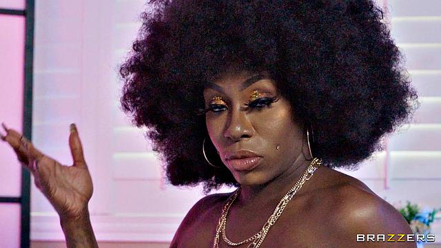 Ebony Mystique решила напомнить, что анальный секс - её стихия, а Pressure уже подготовил всё необходимое для зрелища с юмором и дерзкой жопой Ebony.