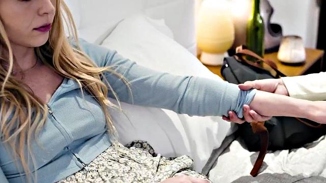 Scissoring massage rub wet pussies after pussylicking